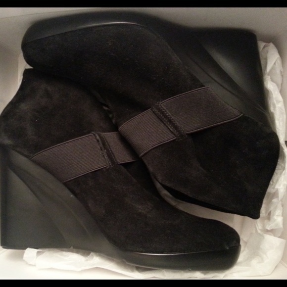 9 West Black Suede Wedge Ankle Booties  Size 8-1/2 - Picture 3 of 6